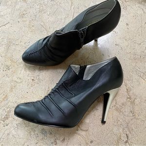 Black Leather Upper Silver Stiletto Heel Ankle Booties Xoxo Size 7.5